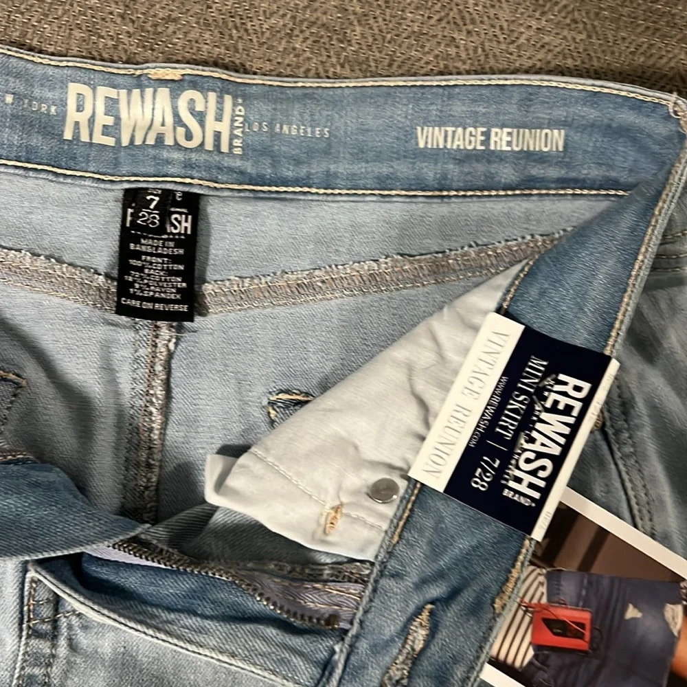 Distressed rewash skirt - Picture 3 of 5